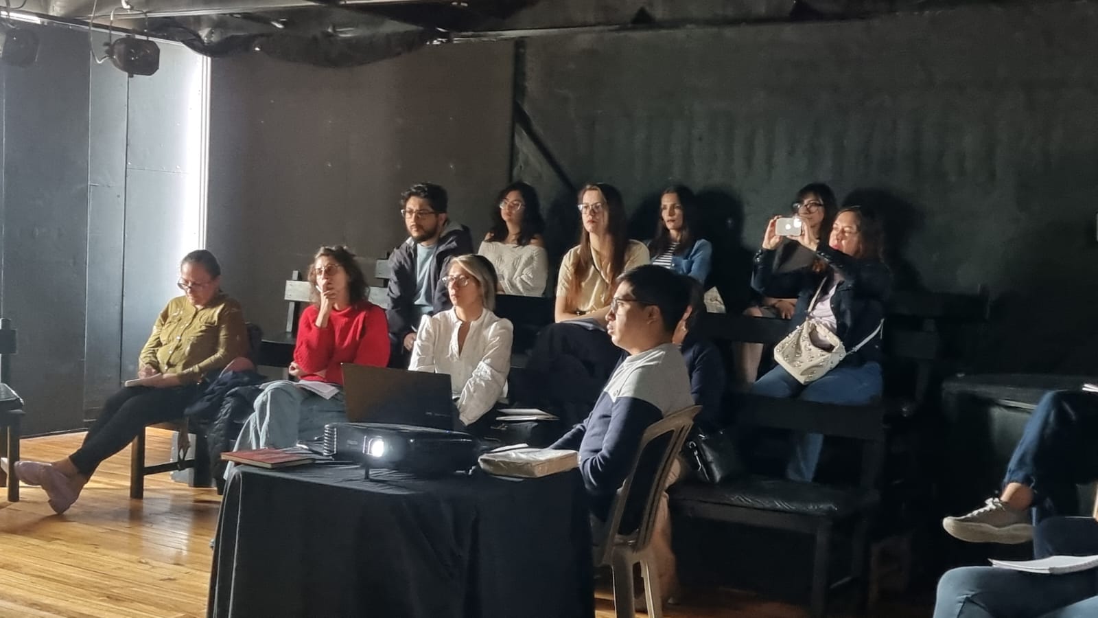 Asistentes al taller El Ecuador también se escribió en voz de mujer