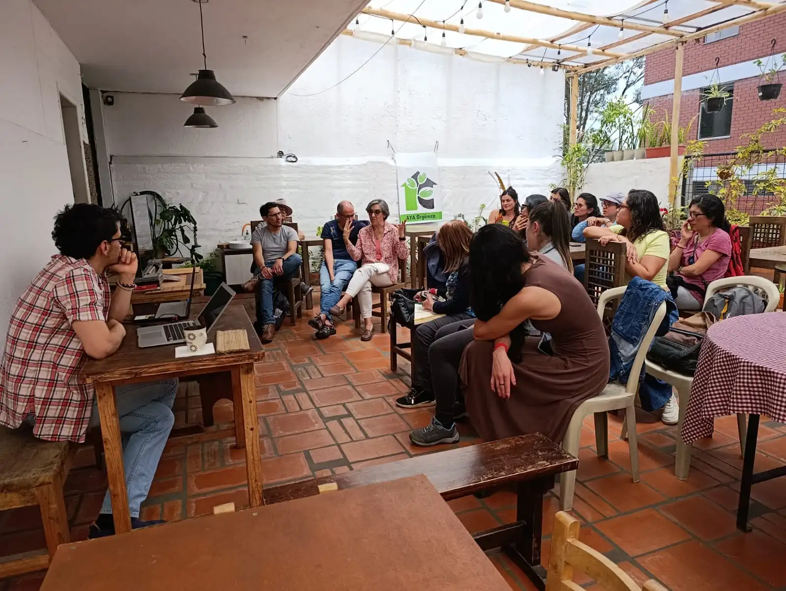 Patricio Aguirre Negrete en taller sobre los Andes ecuatorianos