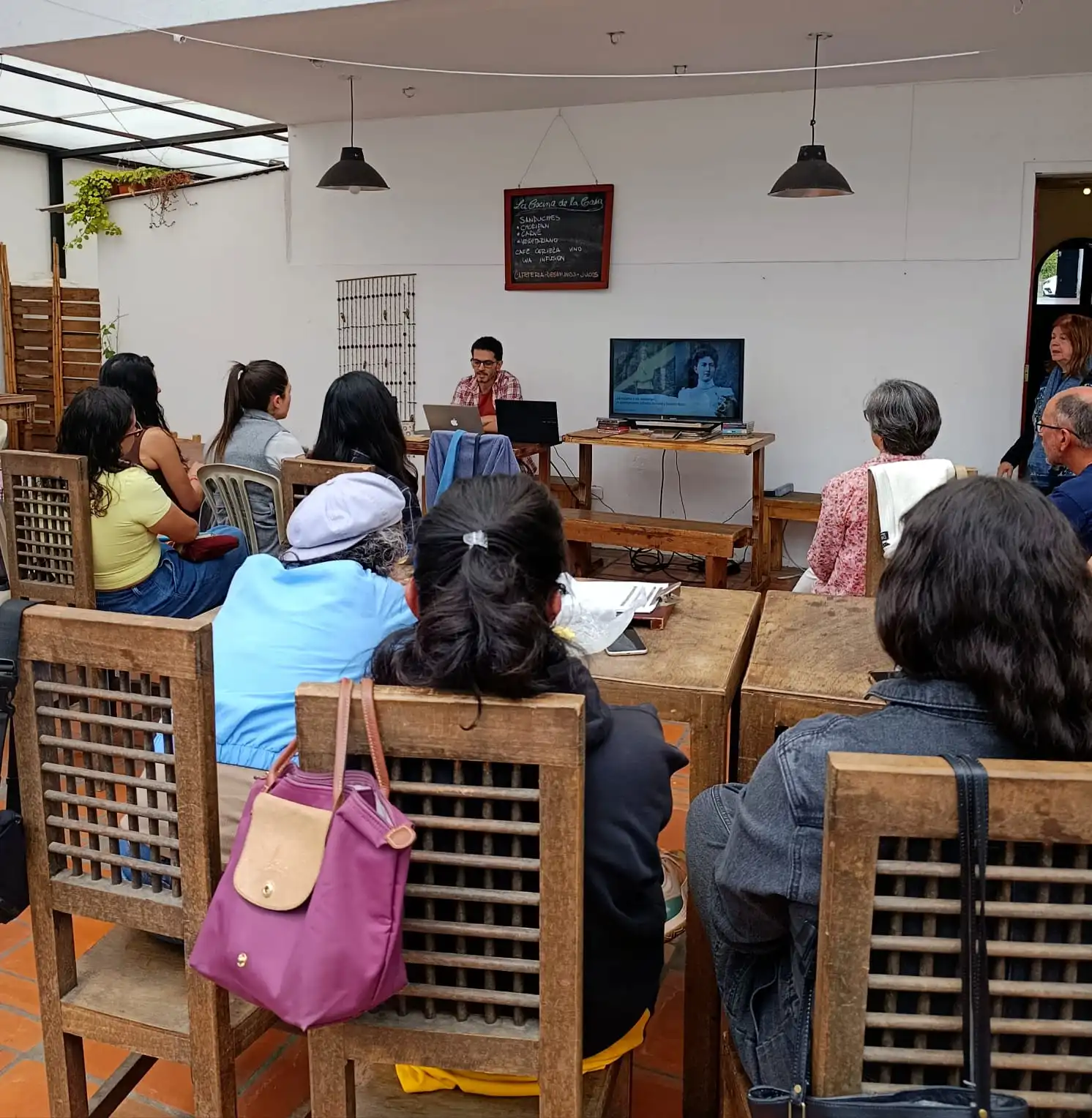 Charla sobre relatos de montaña y andinismo en Ecuador