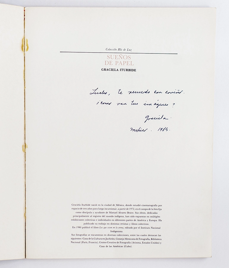 Página interna del libro Sueños de Papel de Graciela Iturbide Kosmos Librería